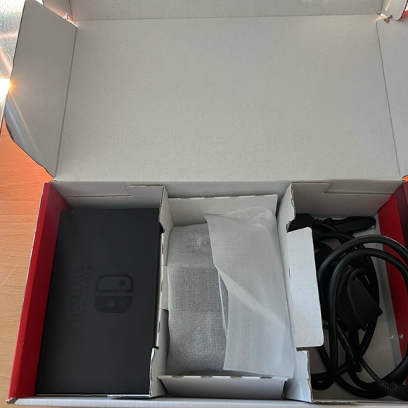 Nintendo Switch Console - Picture 3 of 3